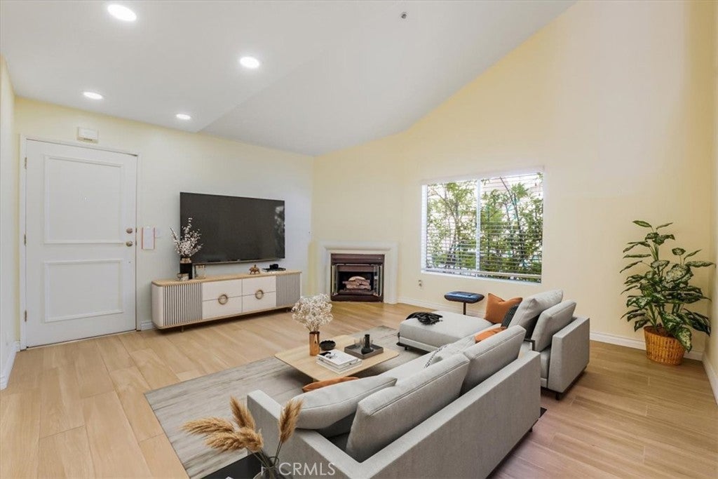 Photo of Listing #PI25104037