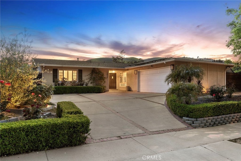 Photo of Listing #SR25111155