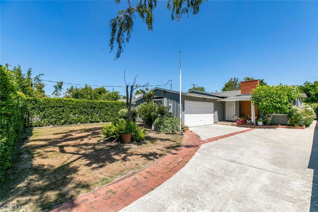 14719 Wyandotte Street, Van Nuys