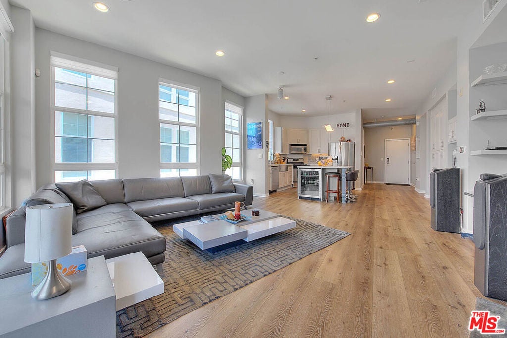 Photo of Listing #25533203