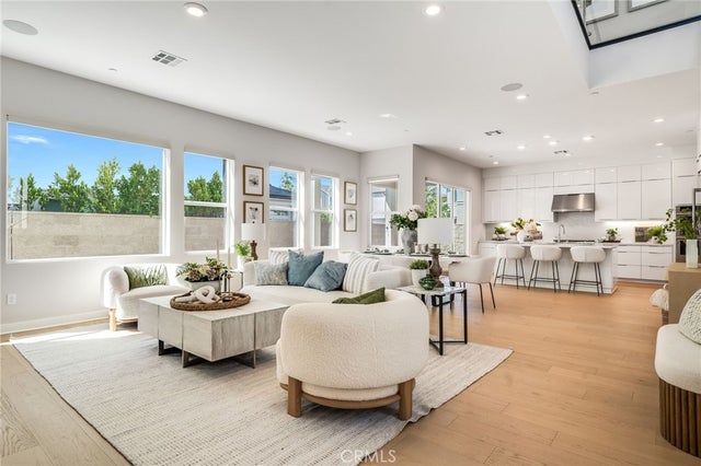 301 Brackens, Lake Forest