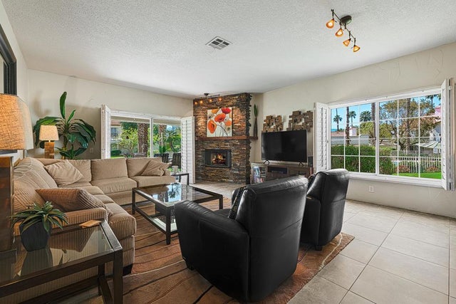 618 Vista Lago Circle N, Palm Desert