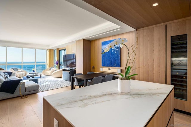 939 Coast Blvd # 4a, La Jolla.