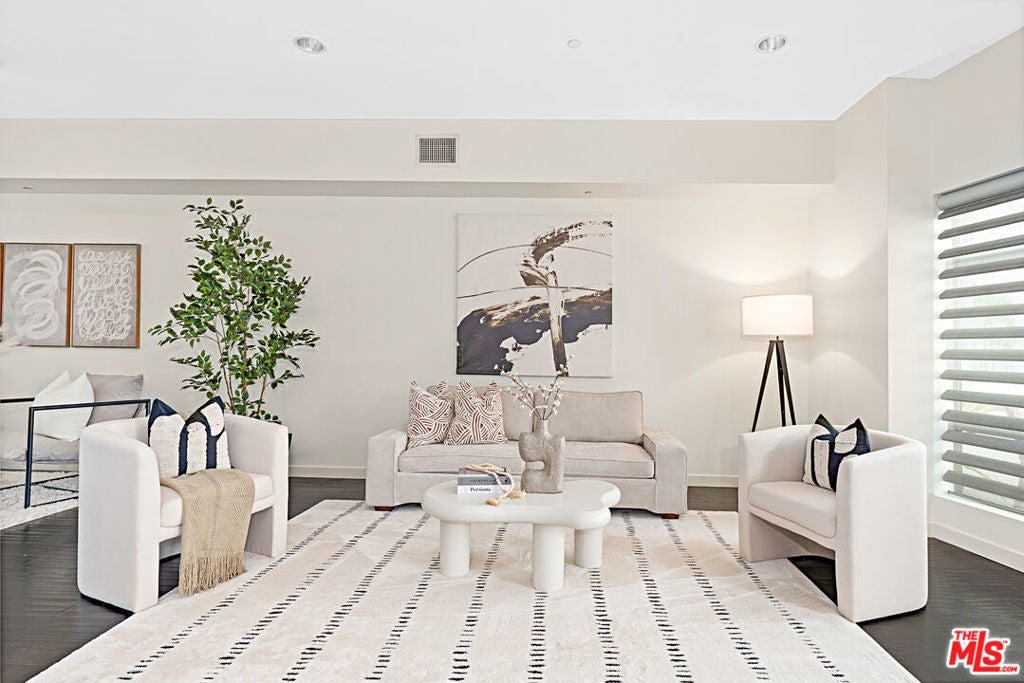 Photo of Listing #25544165