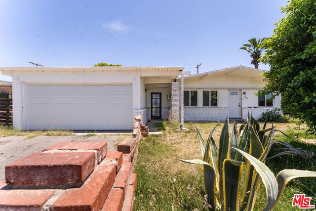 9870 Woodale Avenue, Arleta