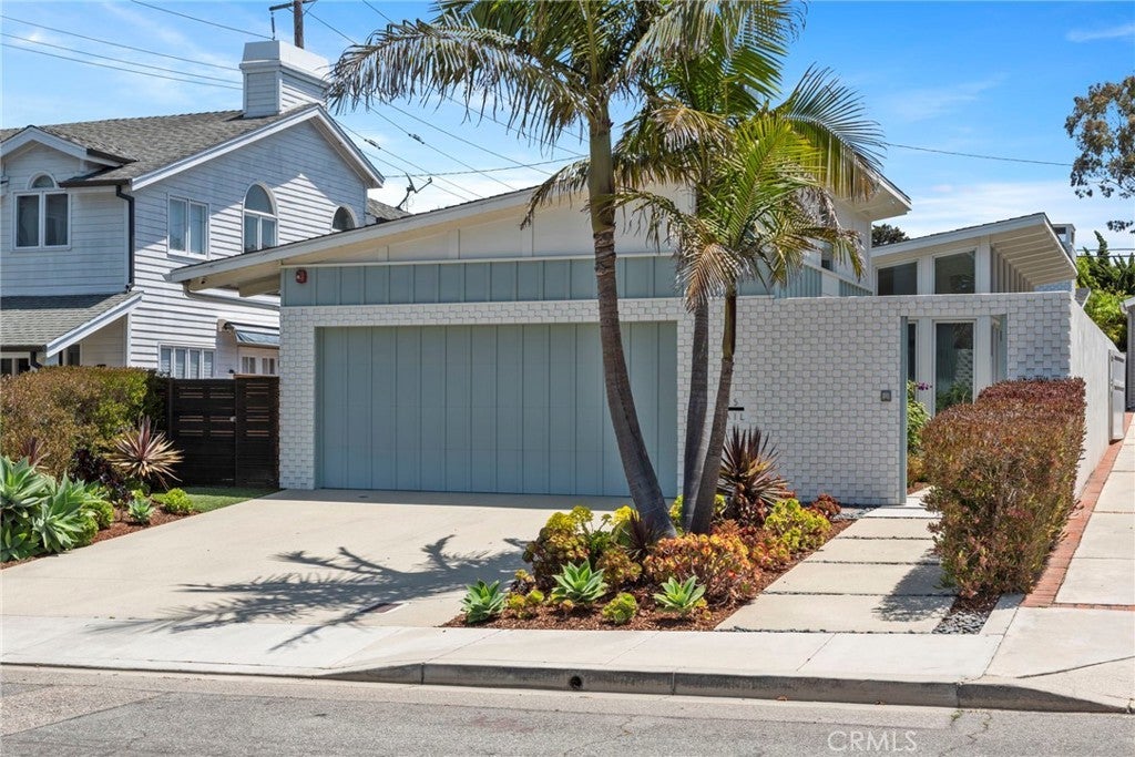 2412 John Street