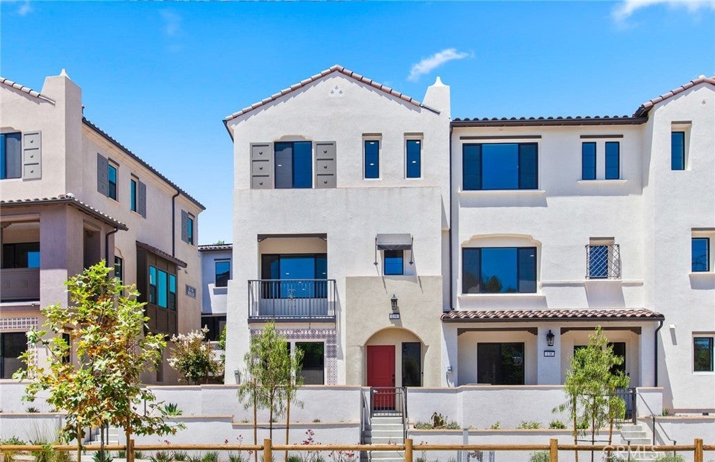 Photo of Listing #IV25118559