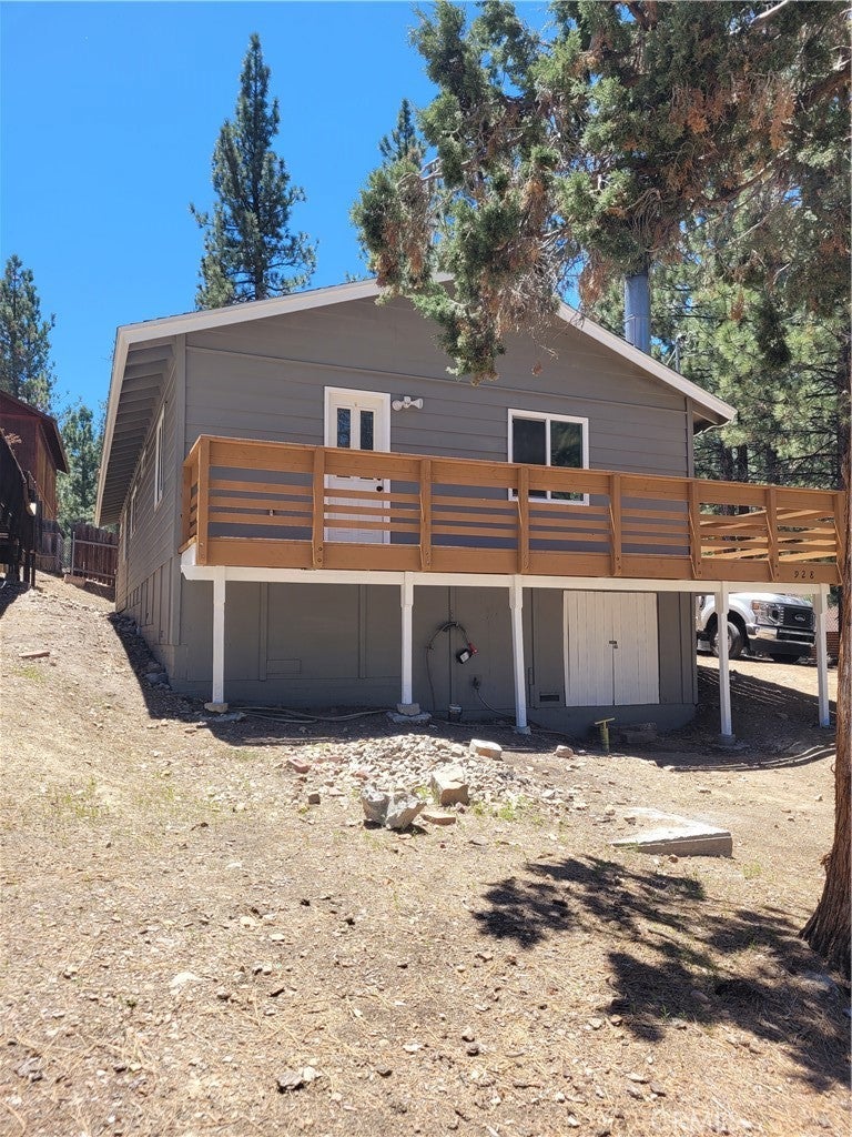 928 W Sherwood Blvd, Big Bear City
