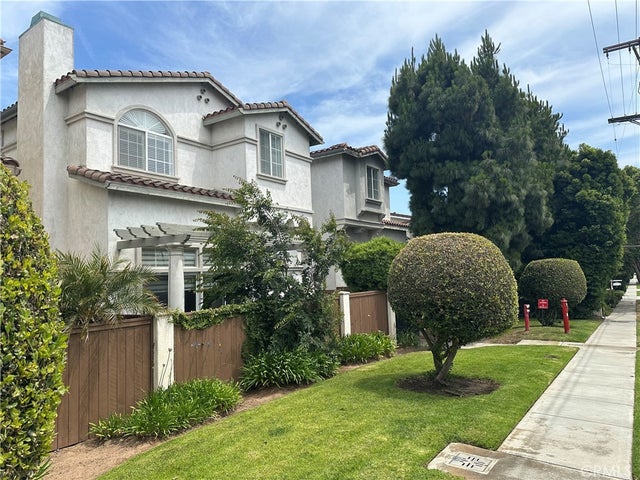 700 Meyer Lane 4, Redondo Beach.