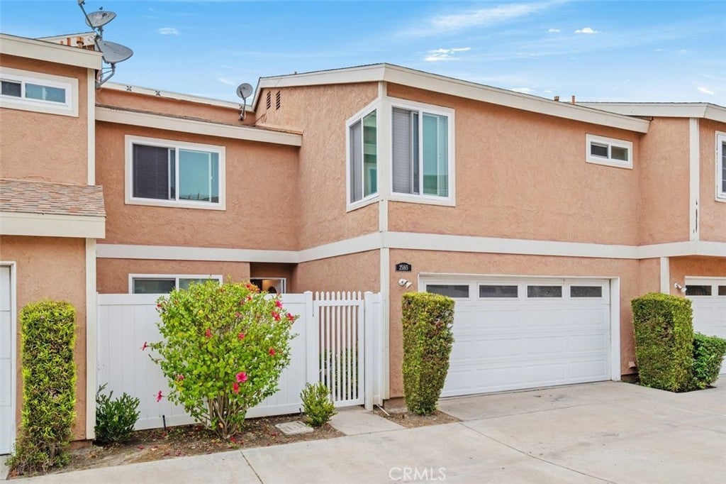 Photo of Listing #OC25120000