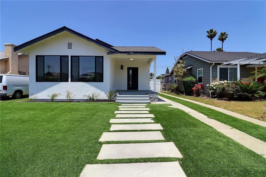 2015 42nd Place, Los Angeles