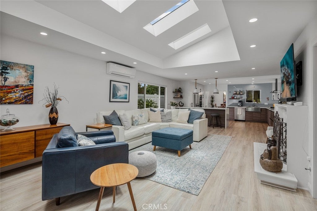 Photo of Listing #OC25117072