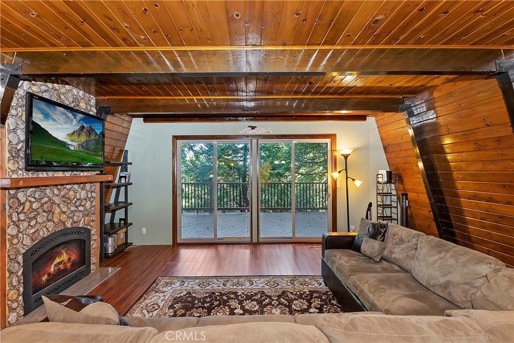 24091 Lakeview Drive, Crestline