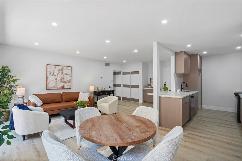 Photo of Listing #SR25122400