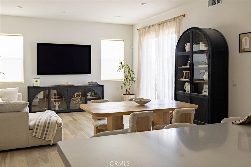 Photo of Listing #OC25122889