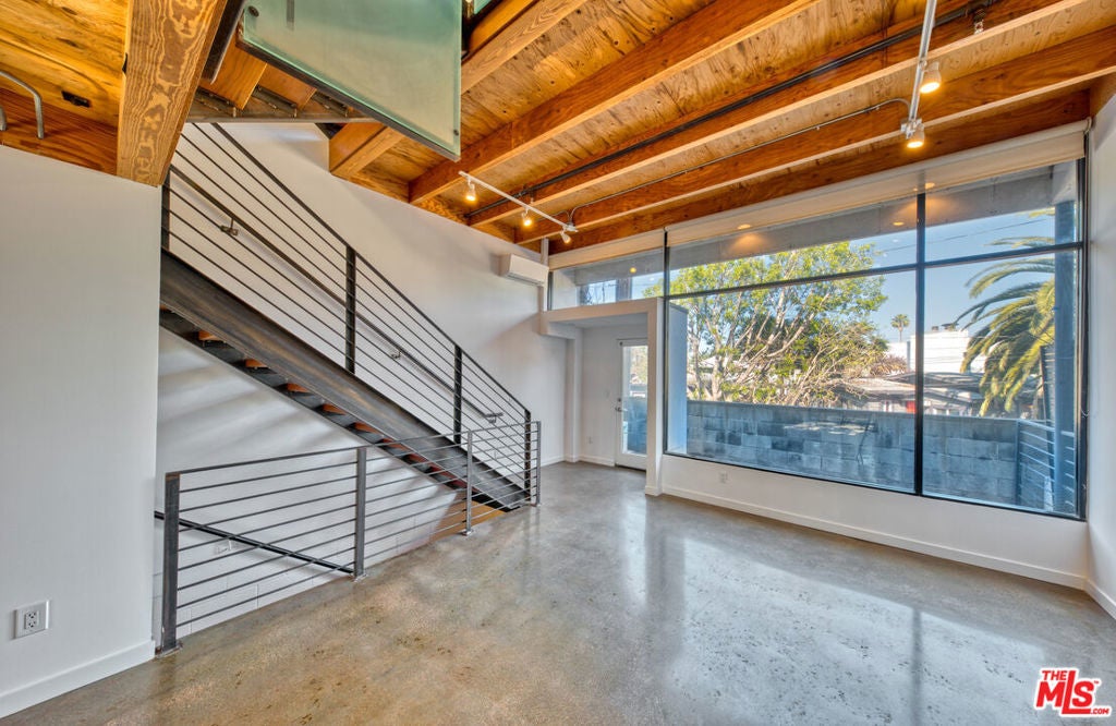 1113 Electric Avenue 6, Venice