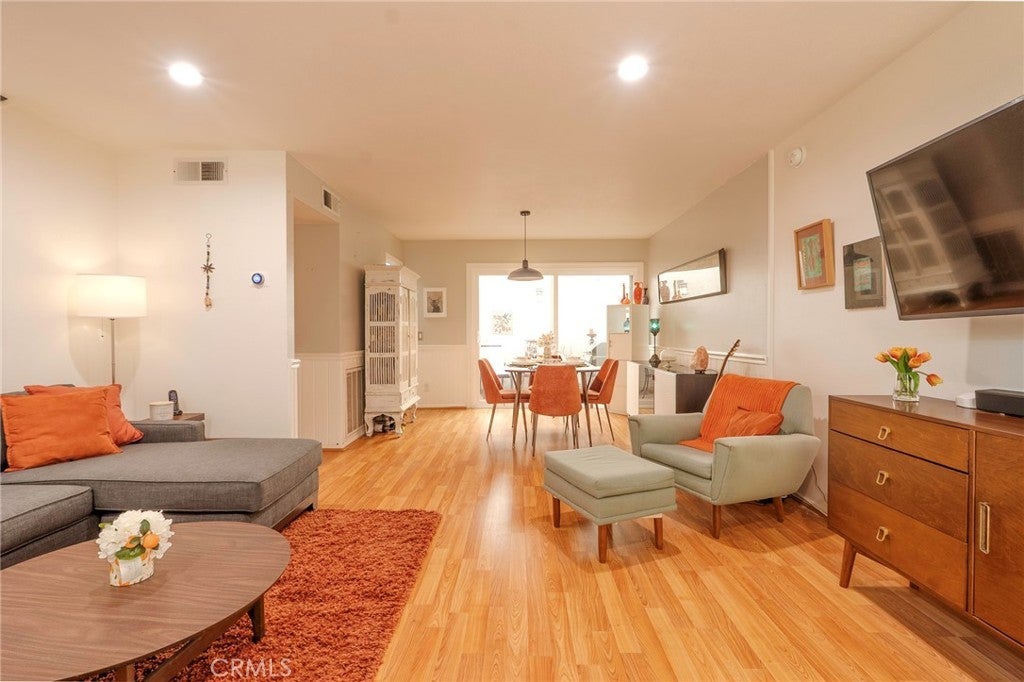 23549 Victory Boulevard 21, West Hills