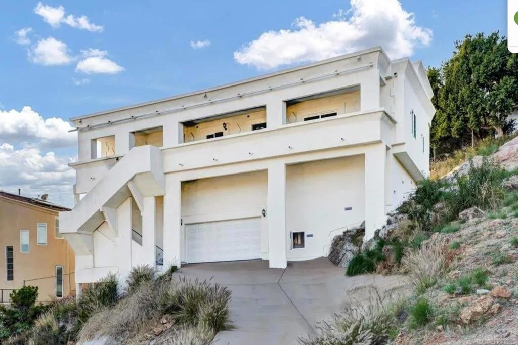 Photo of Listing #PTP2504101