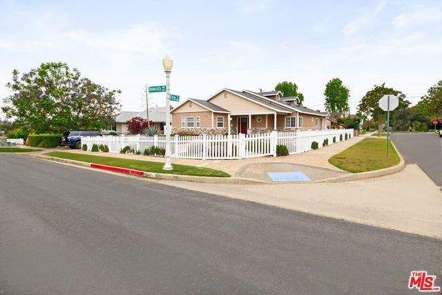 441 University Avenue, Burbank