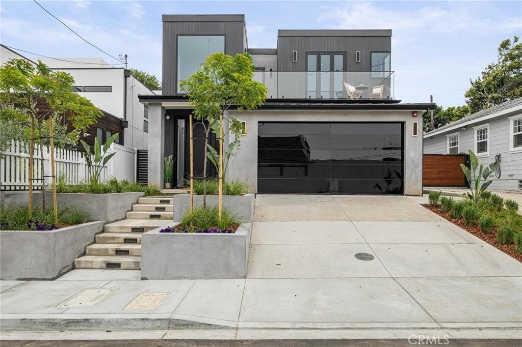 3609 Oak Avenue