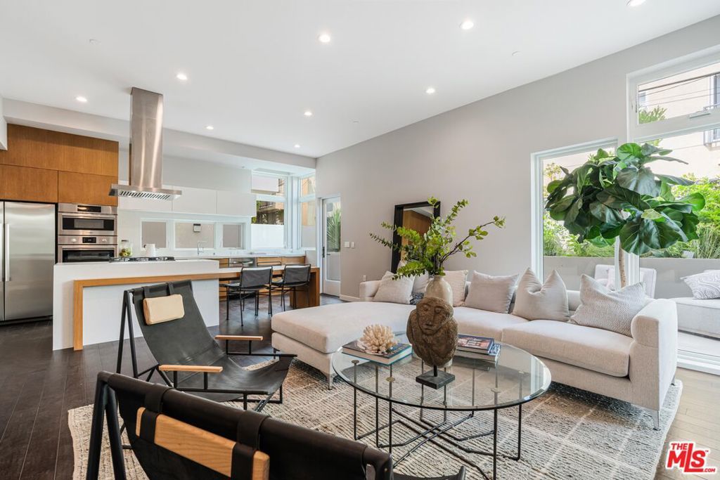 Photo of Listing #25549097