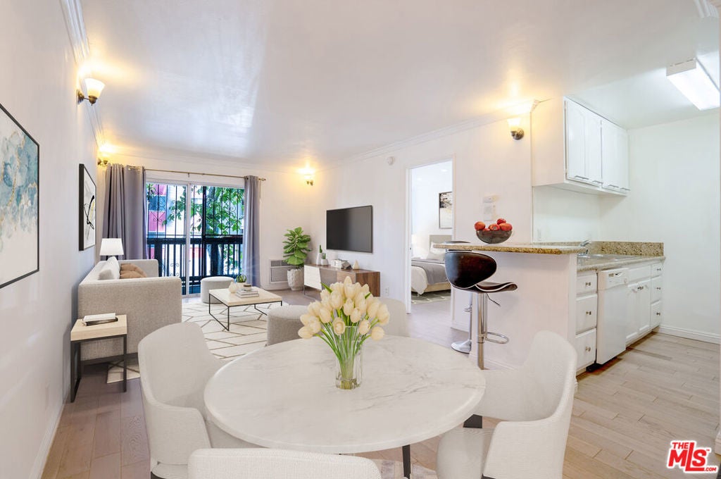 Photo of Listing #25549171