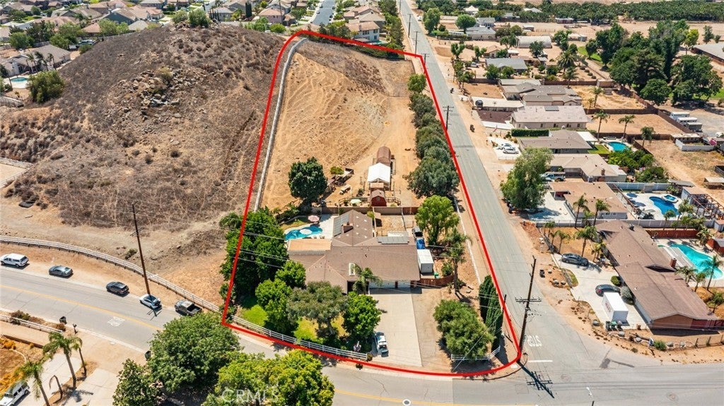 Photo of Listing #IV25128093