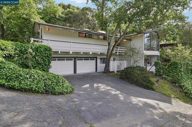 30 La Cuesta Rd, Orinda
