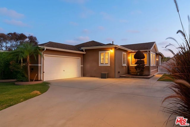 11731 Cimarron Avenue, Hawthorne