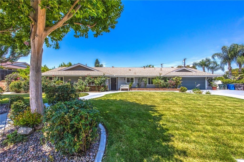 Photo of Listing #IV25131638