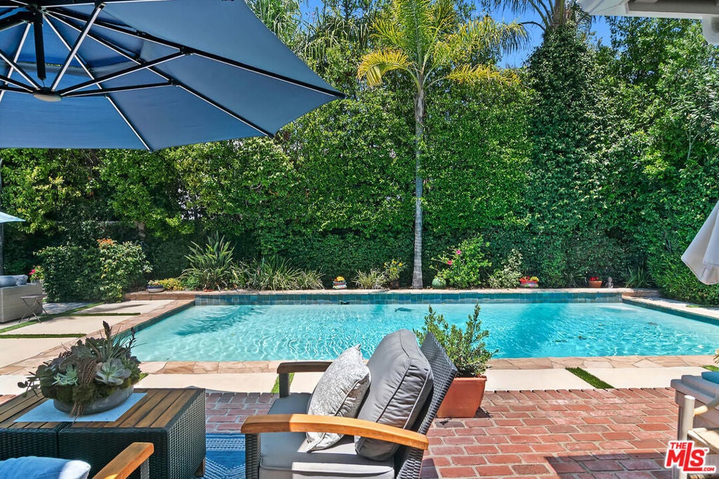 Photo of Listing #25546355