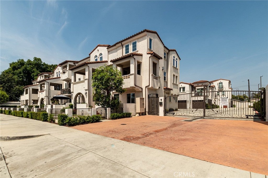 7019 Passons Boulevard, Pico Rivera