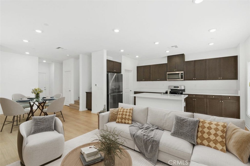 Photo of Listing #IV25132081