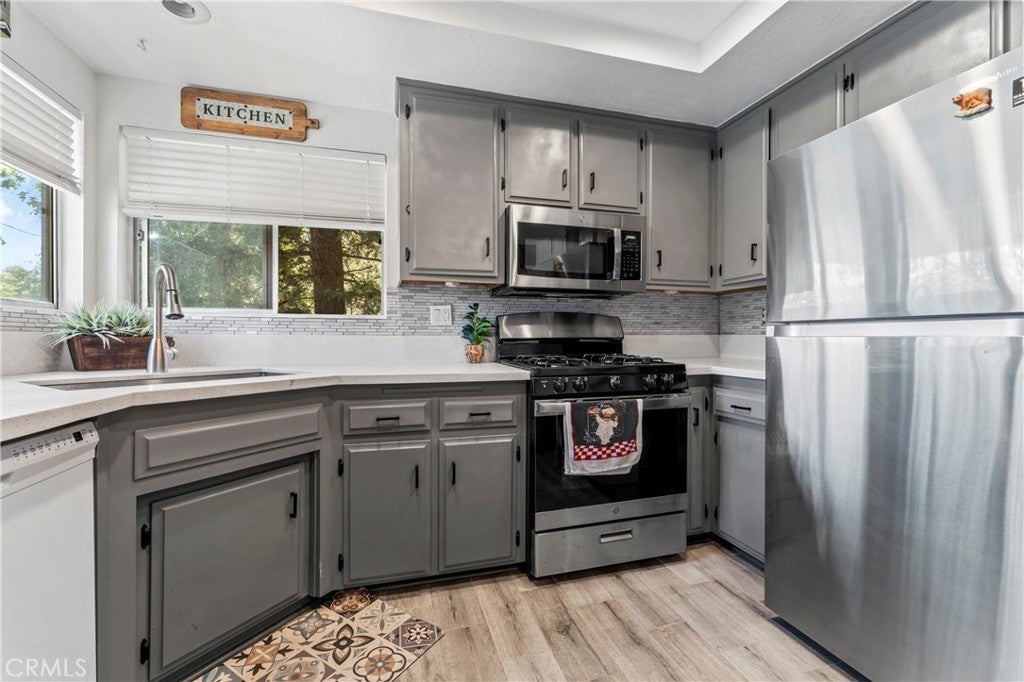 Listing photo for 32538 Scandia Drive, Running Springs, CA, Cabin home for sale