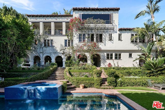 7464 Hillside Avenue, Los Angeles
