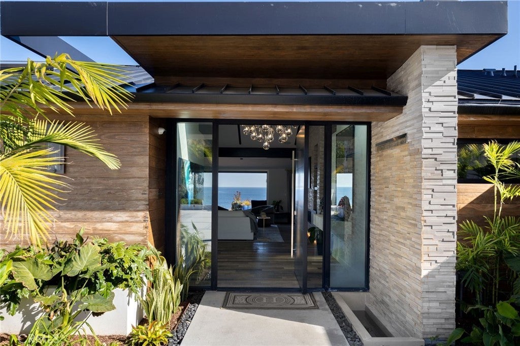 Photo of Listing #SB25134077