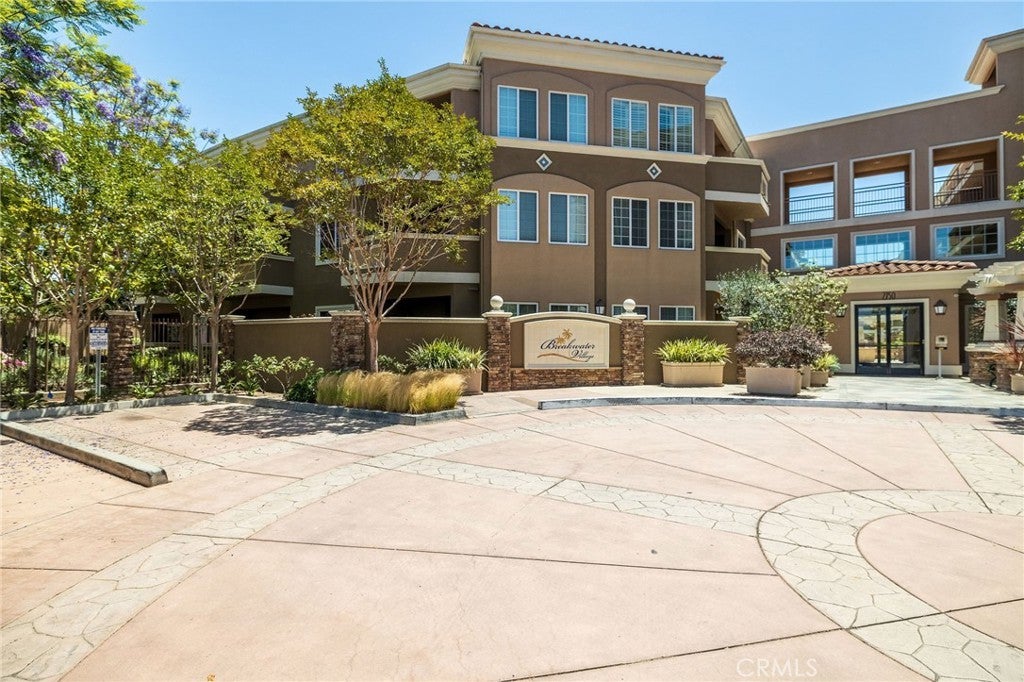 Photo of Listing #SB25135412