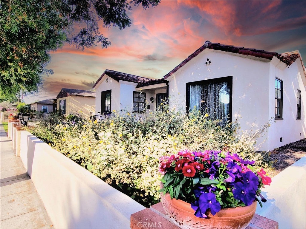 2427 Pine Avenue, Long Beach