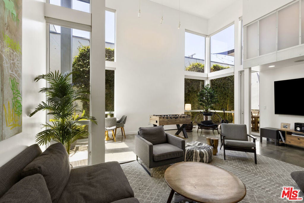 Photo of Listing #25549383