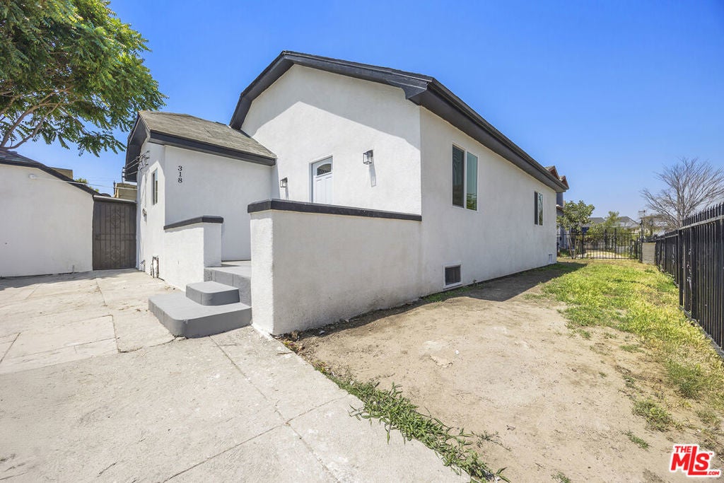 Photo of Listing #25555399