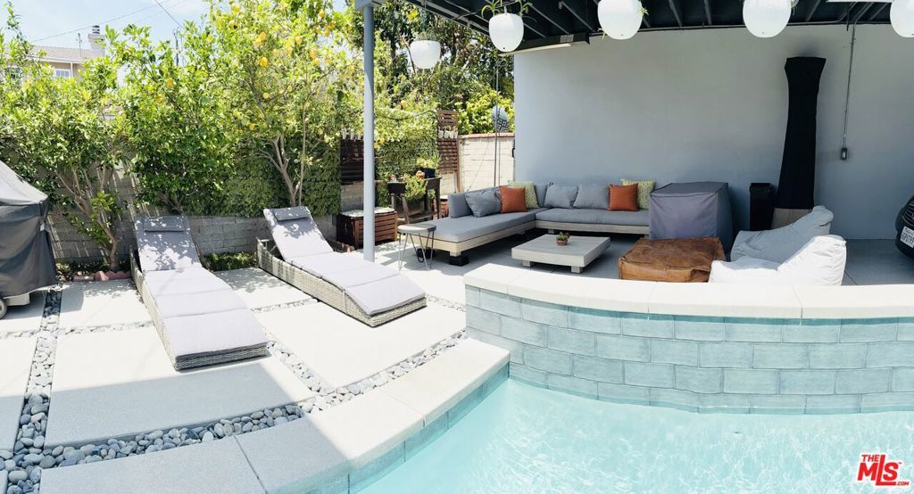 Photo of Listing #25555439