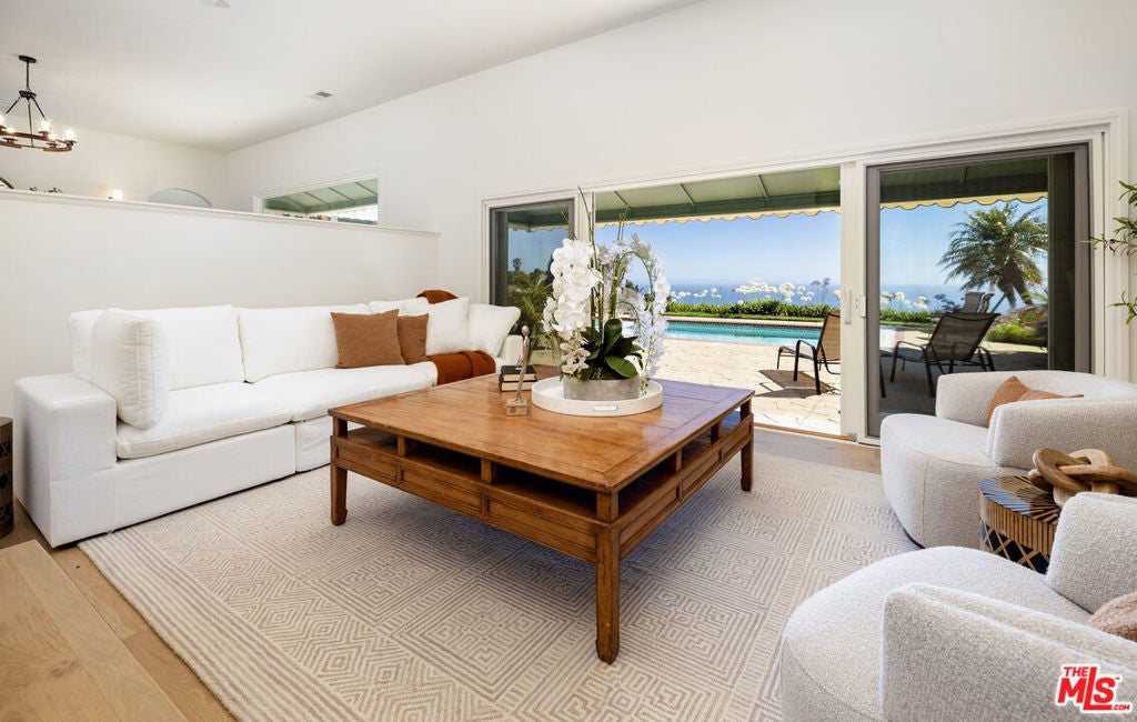 Photo of Listing #25555607