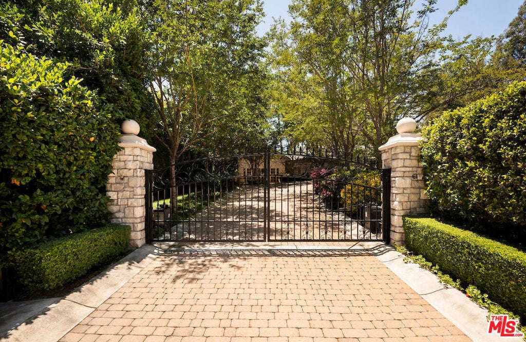 Photo of Listing #25556315