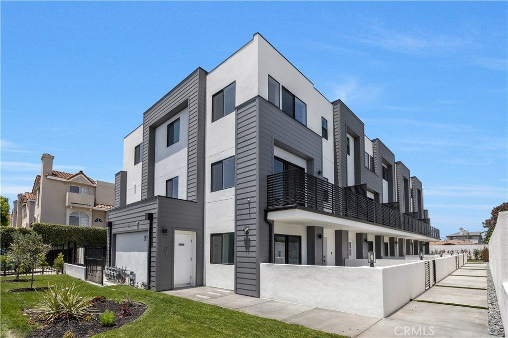 1715 W 149th Street E