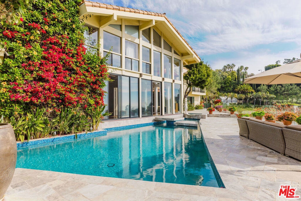 Photo of Listing #25556877