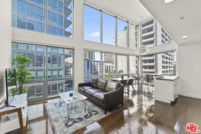 901 S Flower Street # 700, Los Angeles