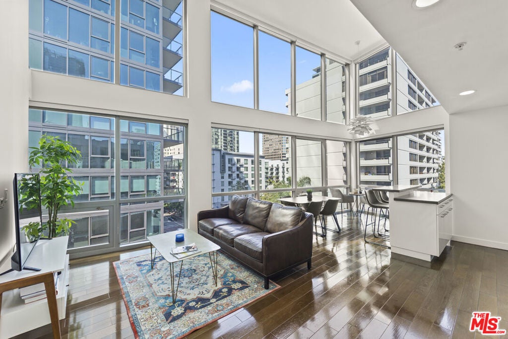 Photo of Listing #25557771