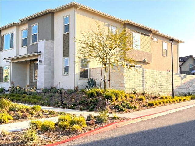 27620 Symphony Place, Valencia