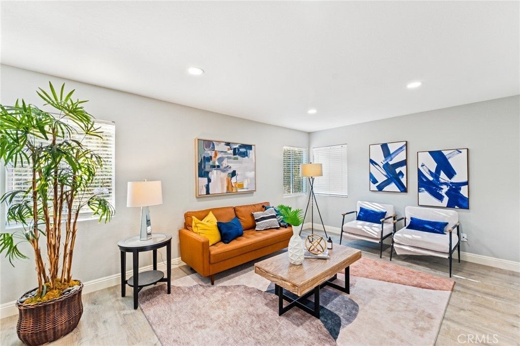 Photo of Listing #PW25145498