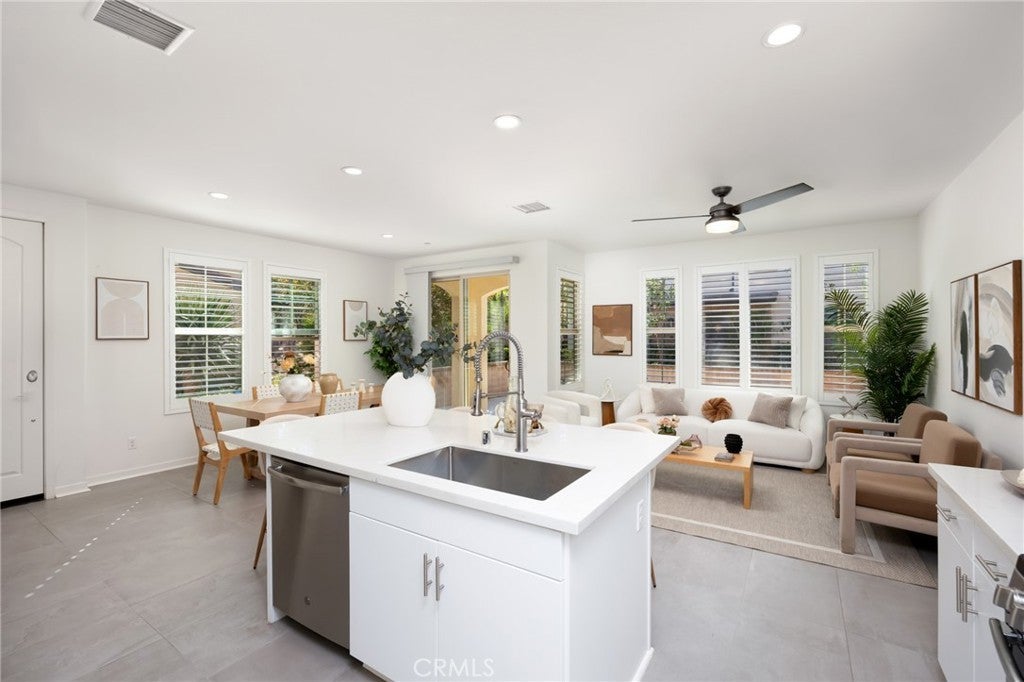 26 Prominence, Lake Forest